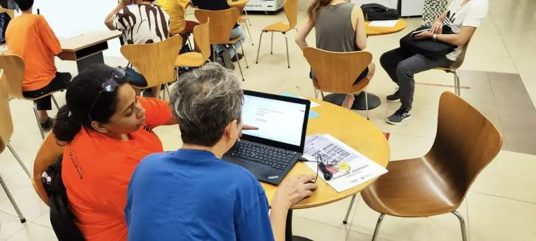Digital Literacy lesson for temporary shelter residents